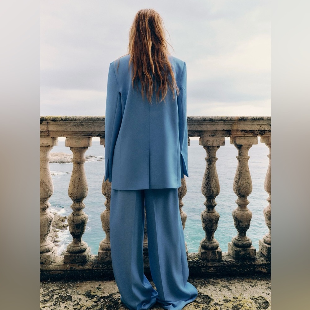 STRAIGHT CUT BLAZER
LIGHT BLUE AND MATCHING PANT